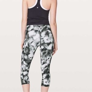 Pre-loved Lululemon Crop Brush  Blossom